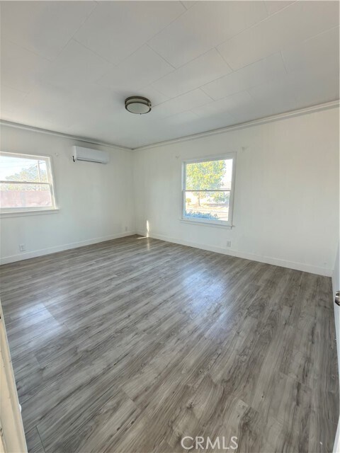 Building Photo - 643 S Nutwood St