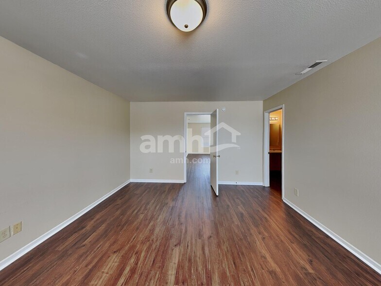 Building Photo - 3347 Hemlock St