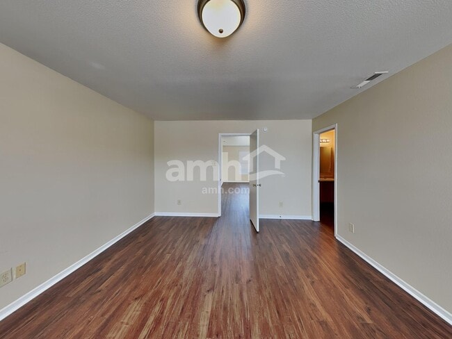 Building Photo - 3347 Hemlock St