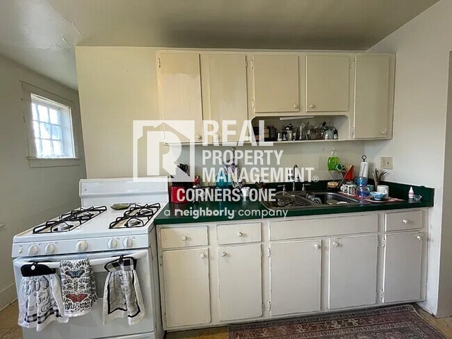 Building Photo - 808 W Kalamazoo Ave