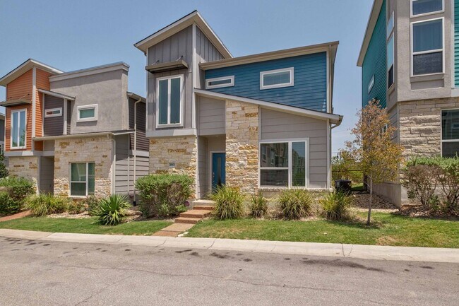 Primary Photo - Modern condo, great location, fully Furnis...