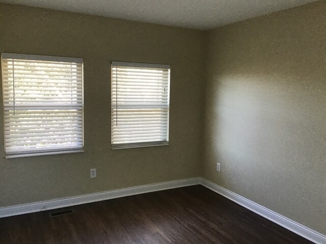Building Photo - 270 Huntington Dr