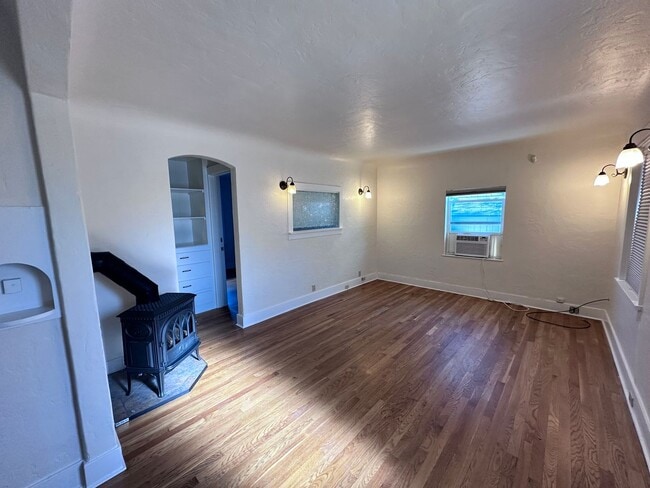 Building Photo - 536 14th St