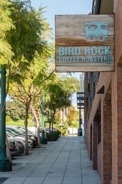7 minute walk to the roasters - 1242 W Olive St