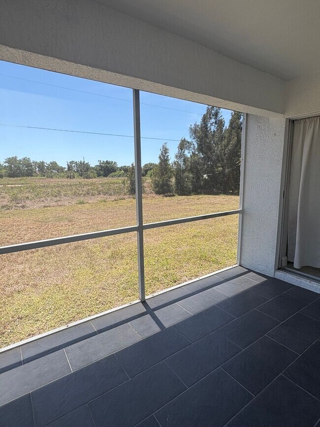 Building Photo - 3/2/2 with Solar!