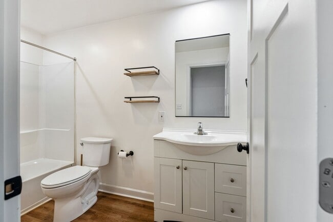 Building Photo - Charming and Private 1 Bedroom- Thursday 7...