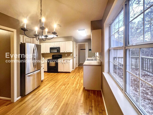 Building Photo - 42 Summit Ridge Dr