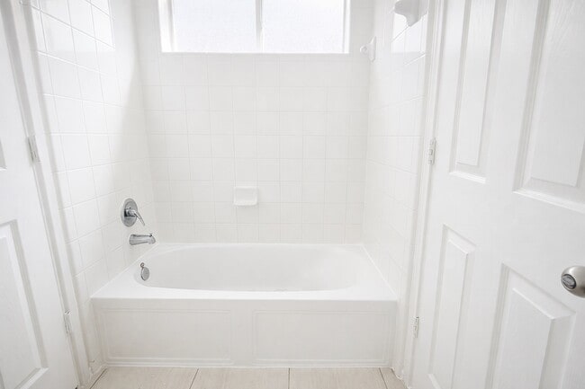 Building Photo - 14123 Fox Creek Park Dr