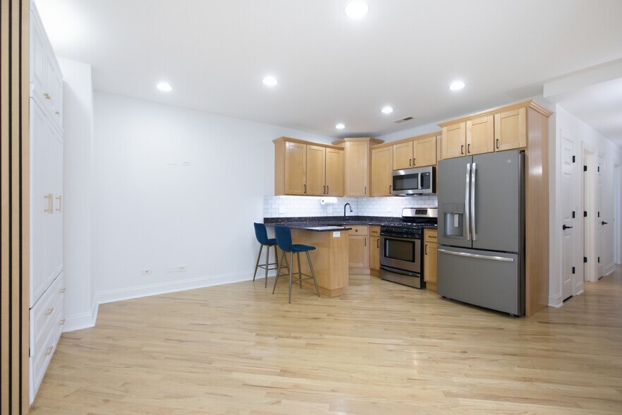 Building Photo - 2619 N Harding Ave