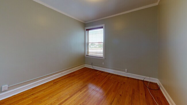 Building Photo - 3057 N Troy St