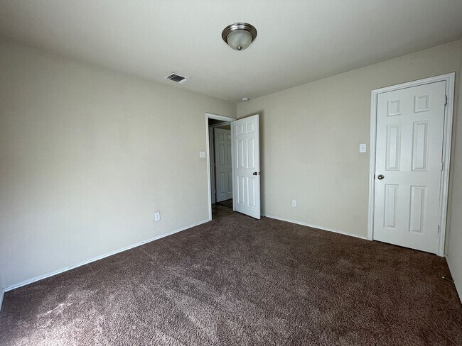 Building Photo - 705 Rebecca Lynn Ln