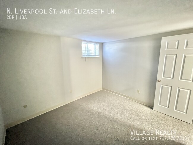 Building Photo - END-unit! Affordable 2-Bed Convenient to I...