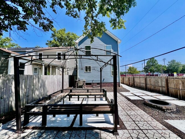 Building Photo - Gorgeous 4 bedroom 3 bath new construction...