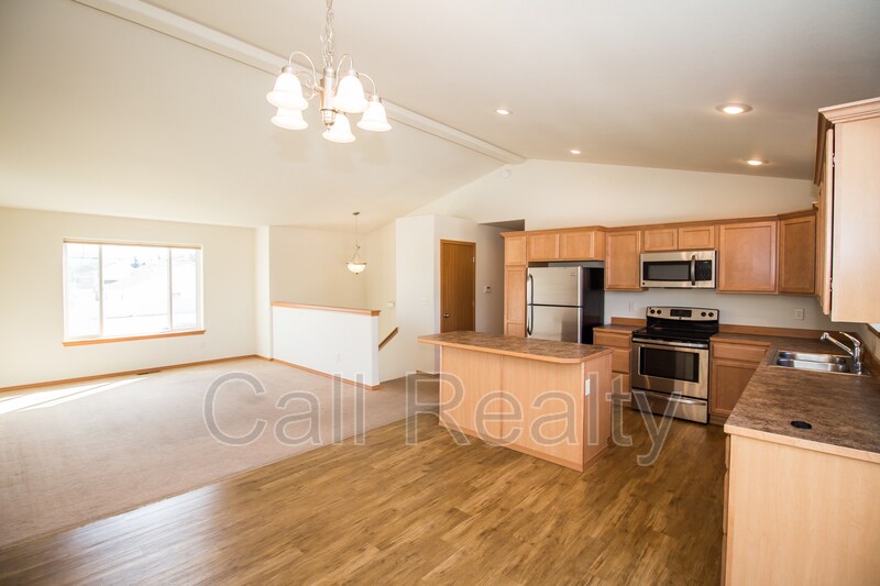 Building Photo - 2105 N Eden Rd