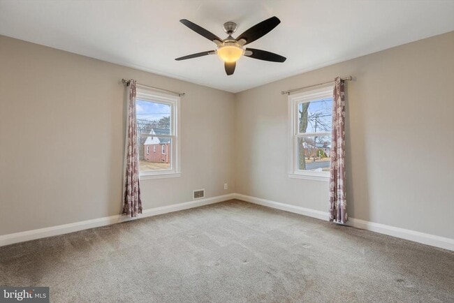 Building Photo - 304 Newfield Rd