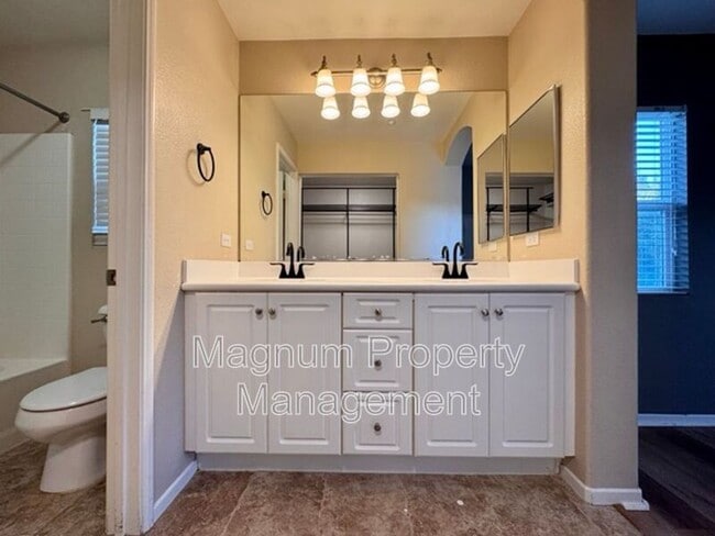 Building Photo - 41685 Woodridge Ave