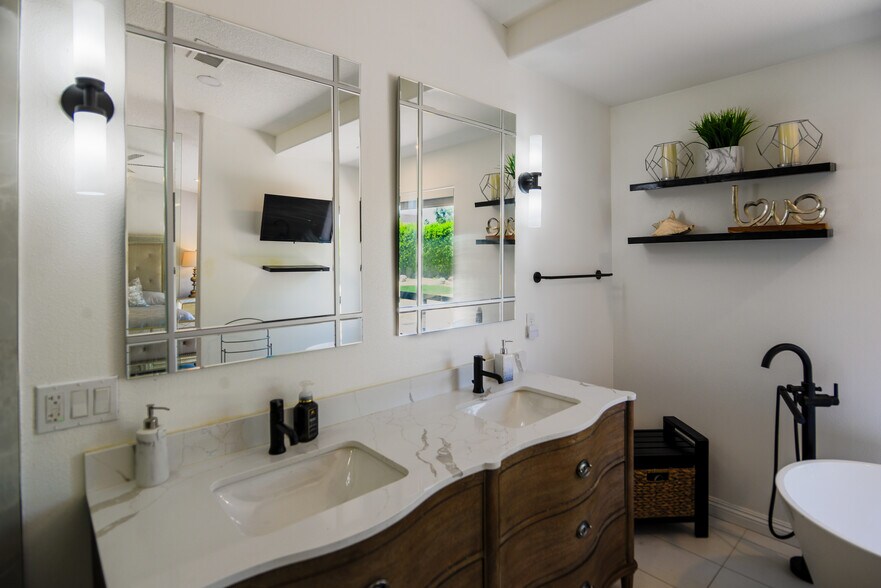 Building Photo - 74830 Waring Ct