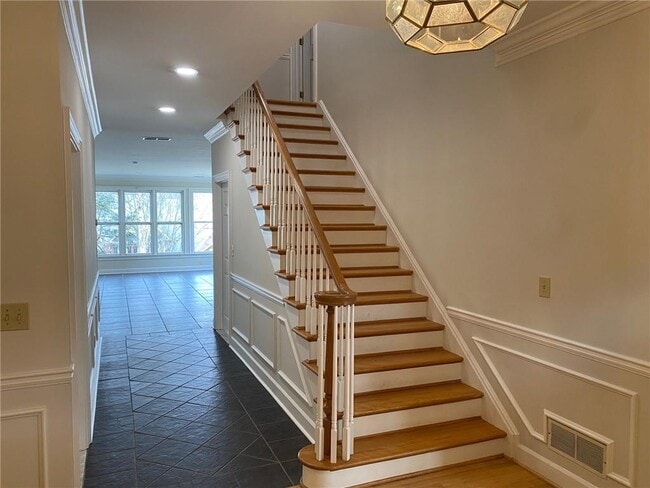 Building Photo - 7155 Roswell Rd