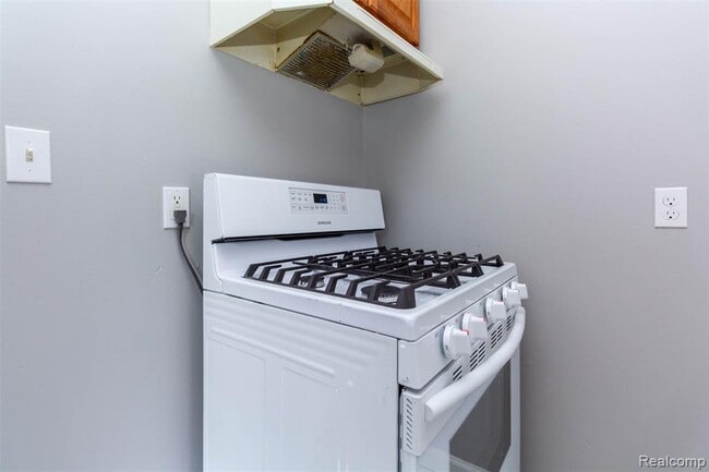 Building Photo - 9712 Cherokee St