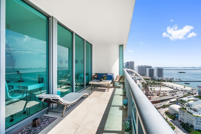 Building Photo - 900 Biscayne Blvd