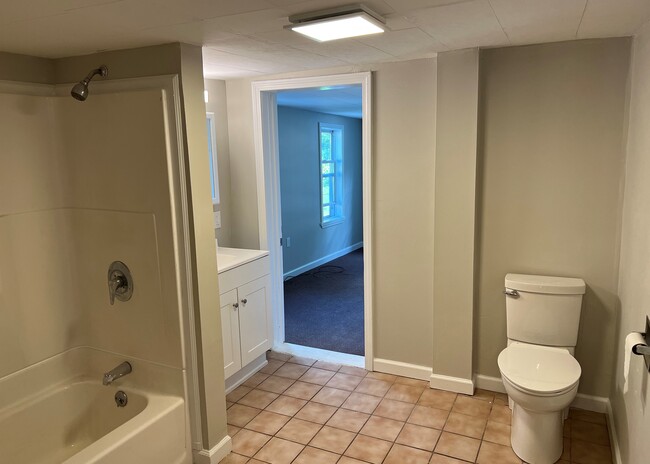 Second Floor Bathroom - 2057 High St