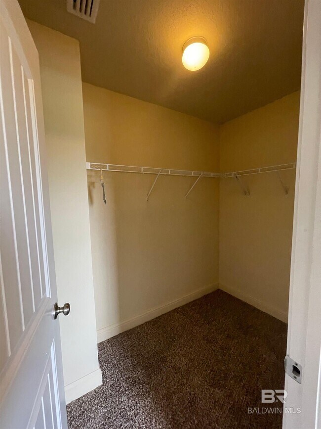 Building Photo - 9944 Cumbria Drive