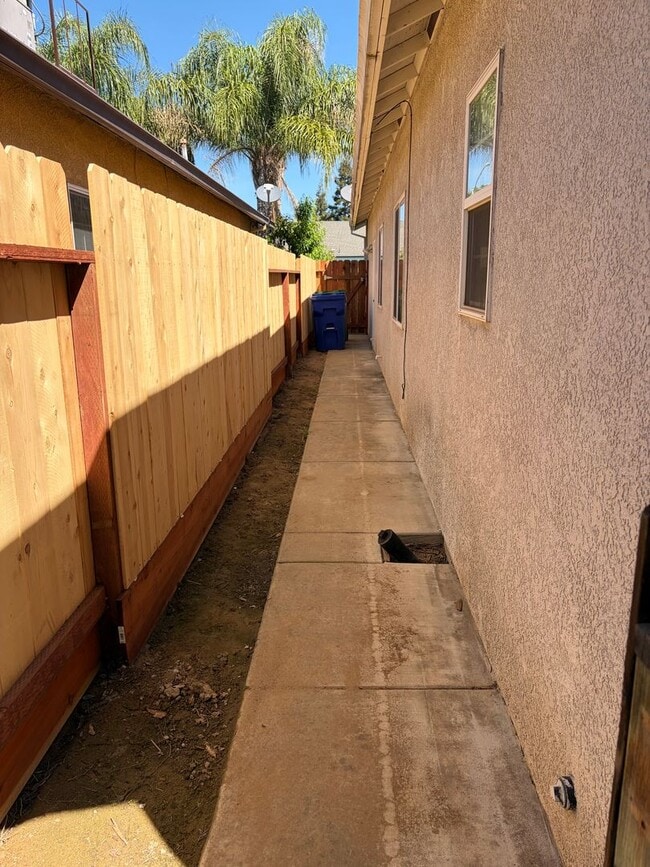 Building Photo - Spacious Single Story Home with Large Private Backyard & Covered Patio