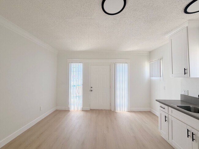 Interior Photo - 4705 Willow Brook Ave