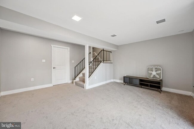 Building Photo - 7849 Briardale Terrace