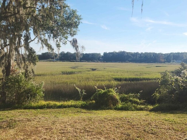 Building Photo - 250 Brainard Dr