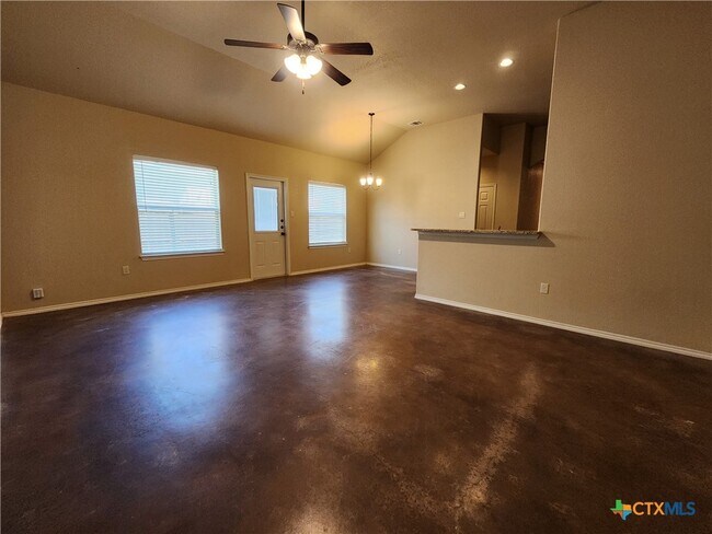 Building Photo - 2567 Pahmeyer Rd