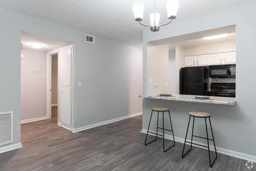 2BR, 1BA - 873 SF - Carriage Hill Apartments