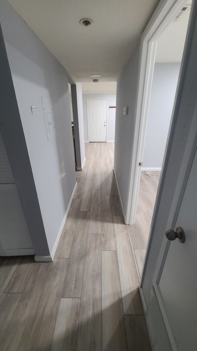 Building Photo - 1019 Dornajo Way