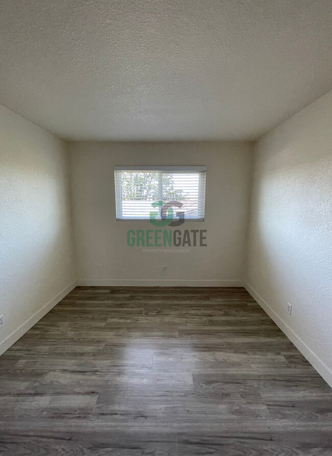 Building Photo - 325 W H St