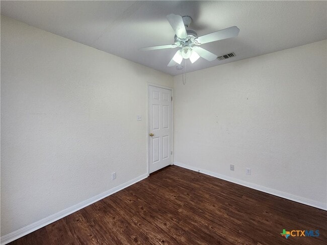 Building Photo - 249 Glenbrook Dr