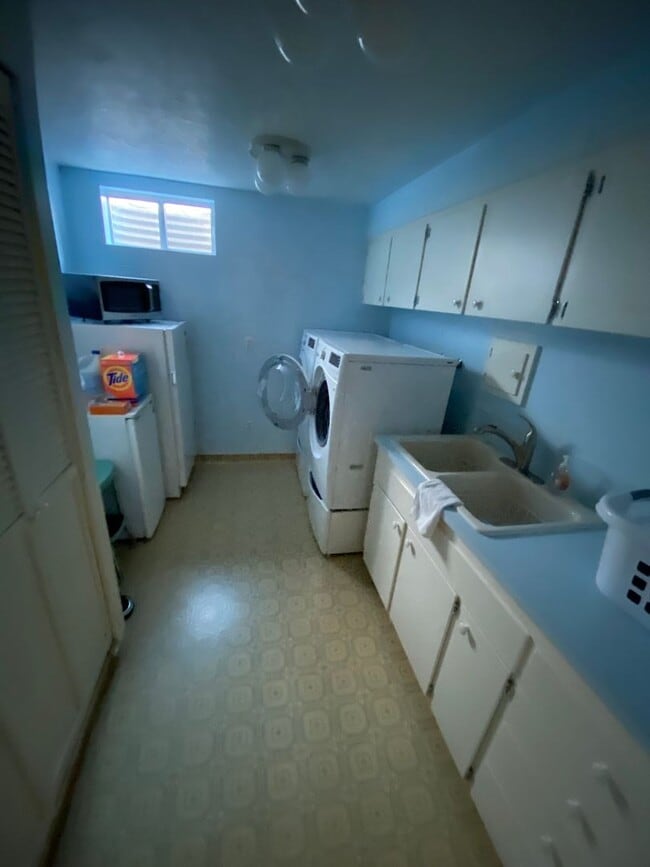 Building Photo - 4049 Taylor Ave