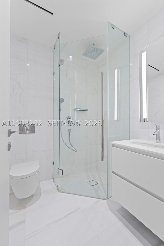 Building Photo - 300 Biscayne Blvd