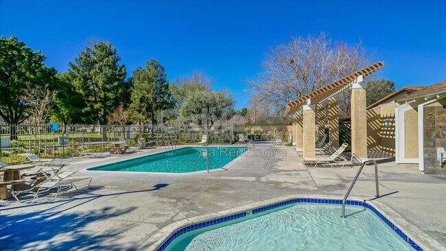 Building Photo - 23532 Platina Dr