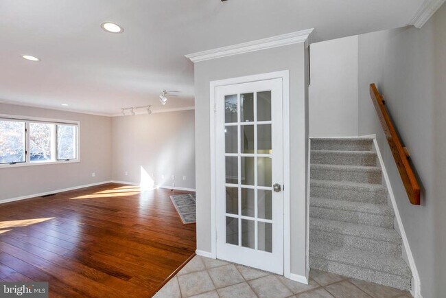 Building Photo - 11 Lexington Ct