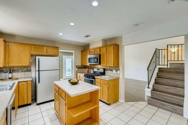 Building Photo - 2201 Warfield Way