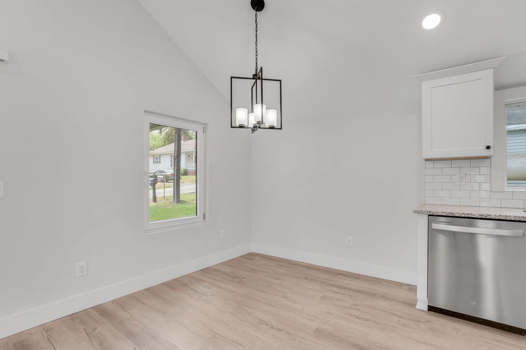 Building Photo - 1128 Rosehill Dr