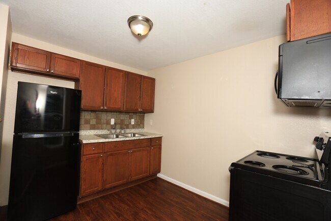 Building Photo - 256 E Pecan Ln