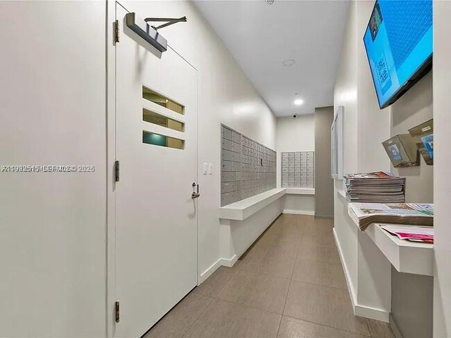 Building Photo - 1900 N Bayshore Dr