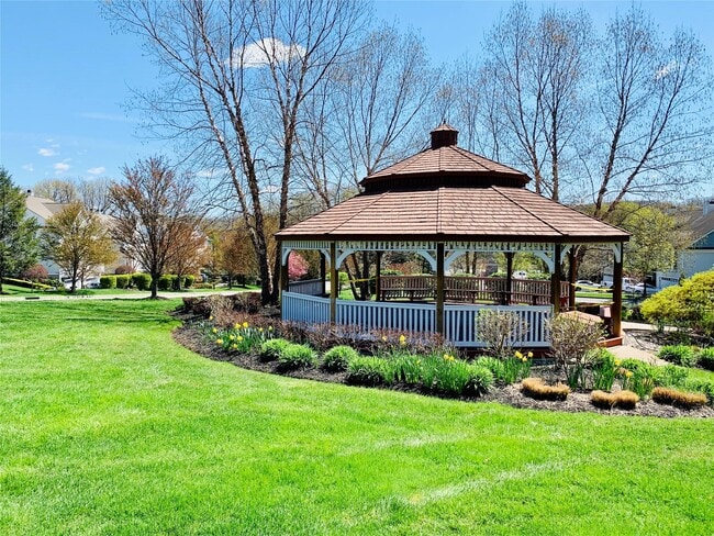 Building Photo - 3 Country Club Dr