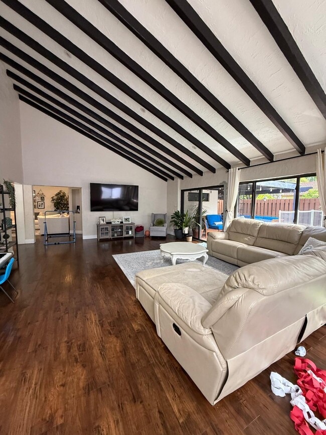 Building Photo - 1988 Sacramento