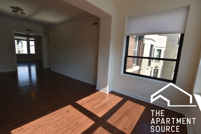 Building Photo - 3804 N Pine Grove Ave