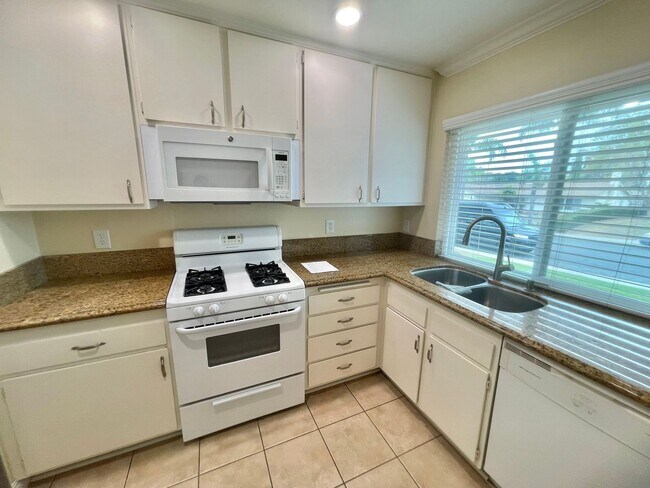 Building Photo - Single family home located in desirable Yorba Linda neighborhood! SMALL/MEDIUM DOGS OK!