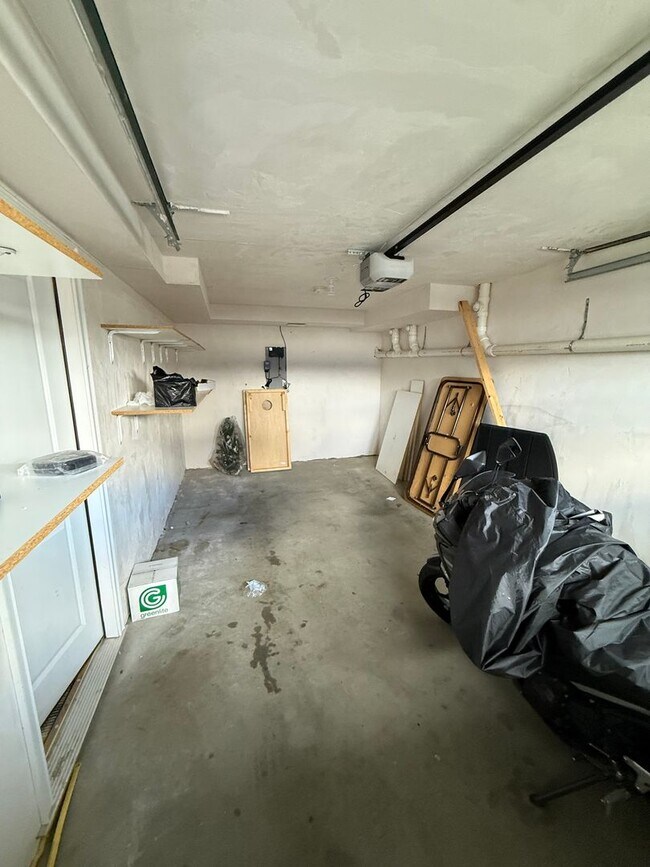 Building Photo - Beautiful Condo in Lynn– $3,000/mo