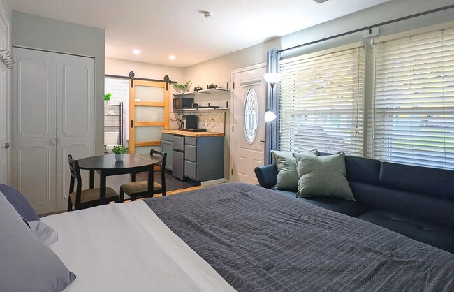 Building Photo - 1102 S Buckingham Rd