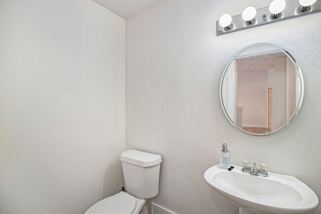 Building Photo - Unique 2-Story Loft-Style Condo w/1200 sqft of Living Space!